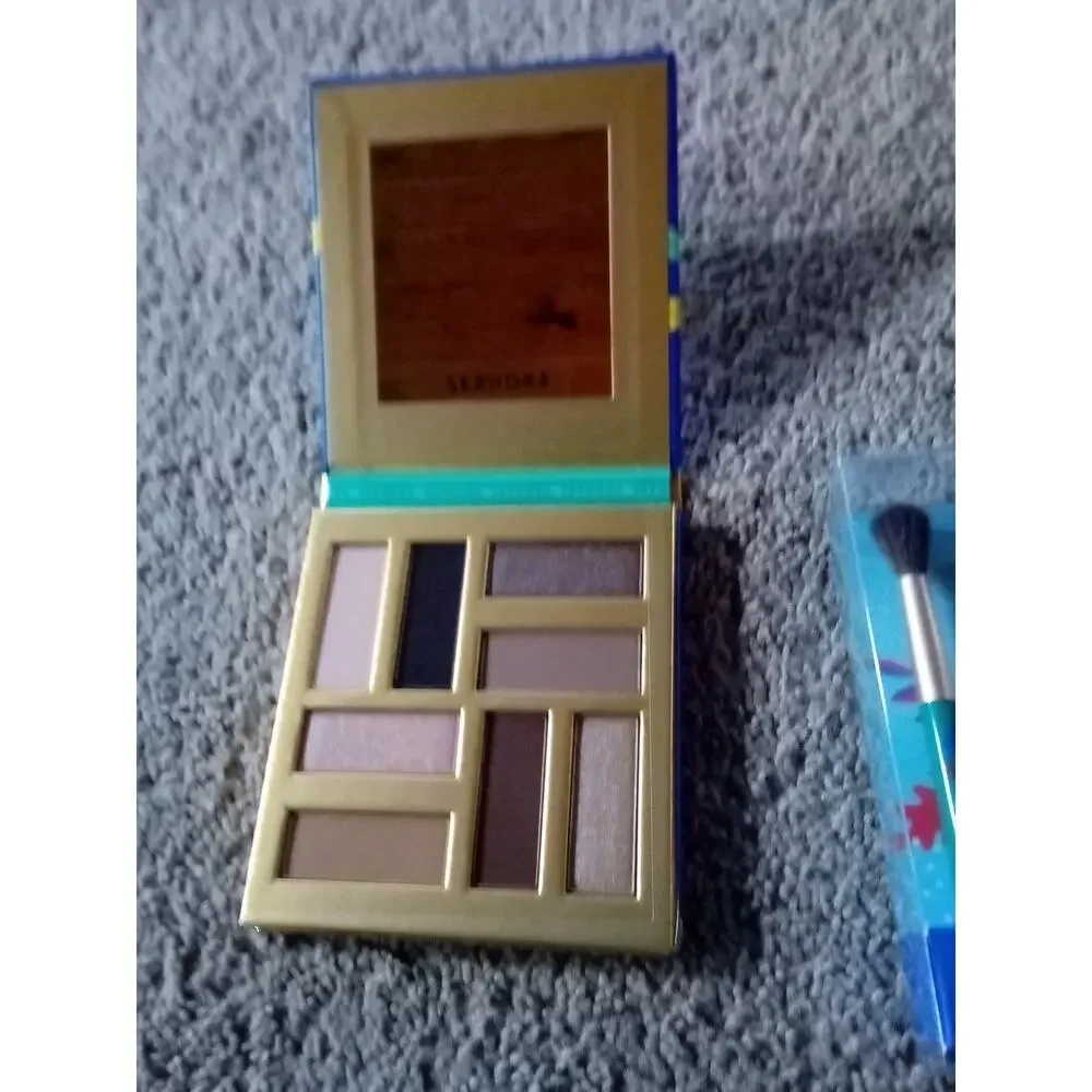 NIB Sephora Happy Hollydays 4Pc Mini Eye brush Set & 8 Eyeshadow Palette